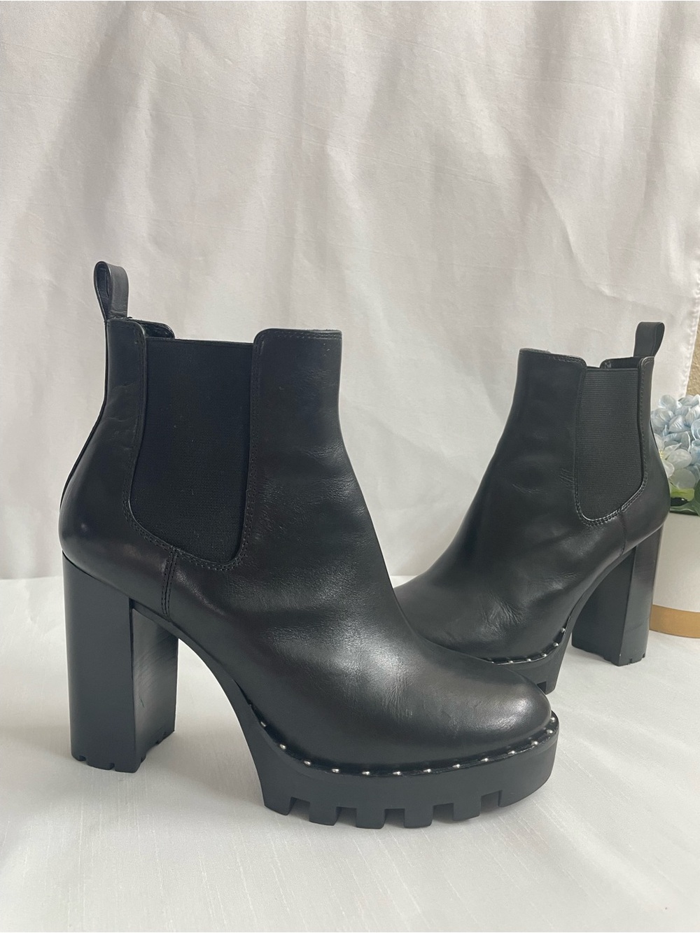 ANTONIO MELANI WOMENS Paiva Leather
Chunky Lug Sole Chelsea
Booties Size 9.5 M